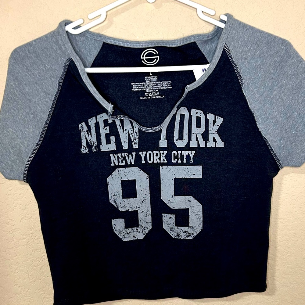 NWT Social Culture cropped New York tee black and gray juniors size large